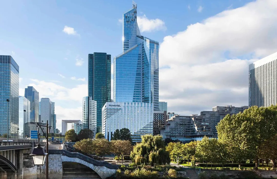Novotel Paris La Defense Esplanade-1